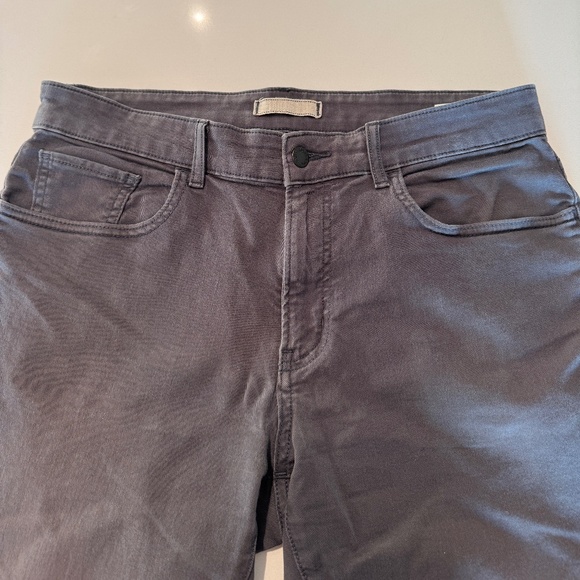 Uniqlo Stretch Denim Jean Pants - Picture 2 of 4